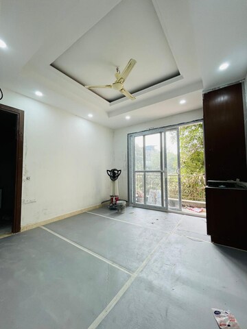 Room in 4 BHK Builder Floor at SS Southend Floors, South City 2 – for Sale