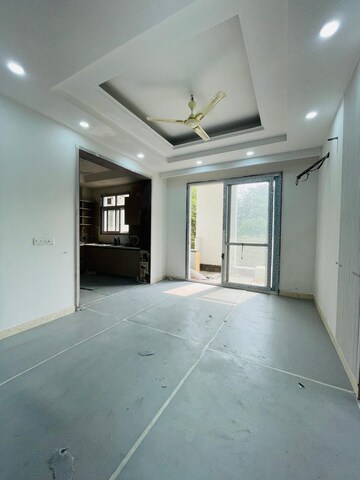 Room in 4 BHK Builder Floor at SS Southend Floors, South City 2 – for Sale