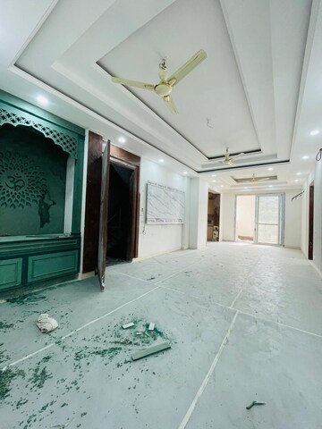 Bedroom in 4 BHK Builder Floor at SS Southend Floors, South City 2 – for Sale