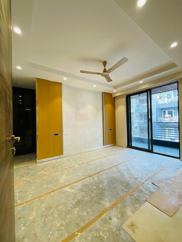 Room in 4 BHK Builder Floor at SS Southend Floors, South City 2 – for Sale