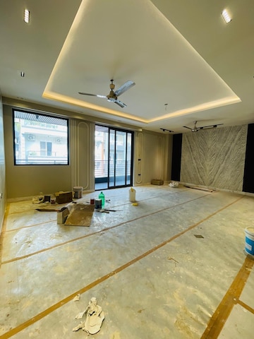 Room in 4 BHK Builder Floor at SS Southend Floors, South City 2 – for Sale