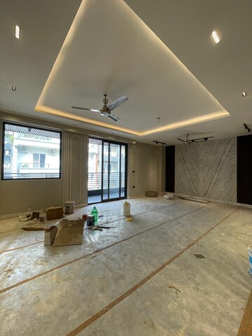Room in 4 BHK Builder Floor at SS Southend Floors, South City 2 – for Sale