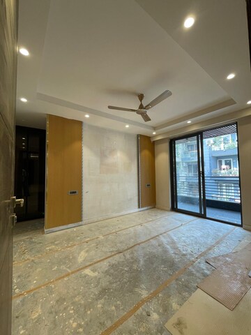 Room in 4 BHK Builder Floor at SS Southend Floors, South City 2 – for Sale