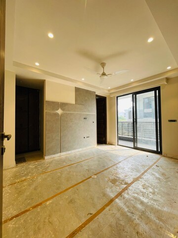 Room in 4 BHK Builder Floor at SS Southend Floors, South City 2 – for Sale