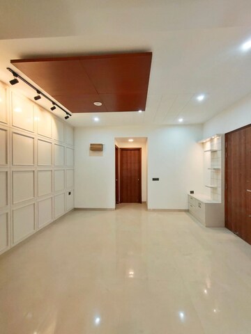 Room in 3 BHK Builder Floor at Ansal Versalia Avante, Sector 67a – for Sale
