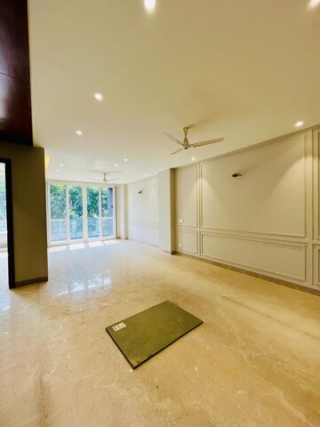 Living Room in 4 BHK Builder Floor at Sushant Lok 3, Sector 57 – for Sale
