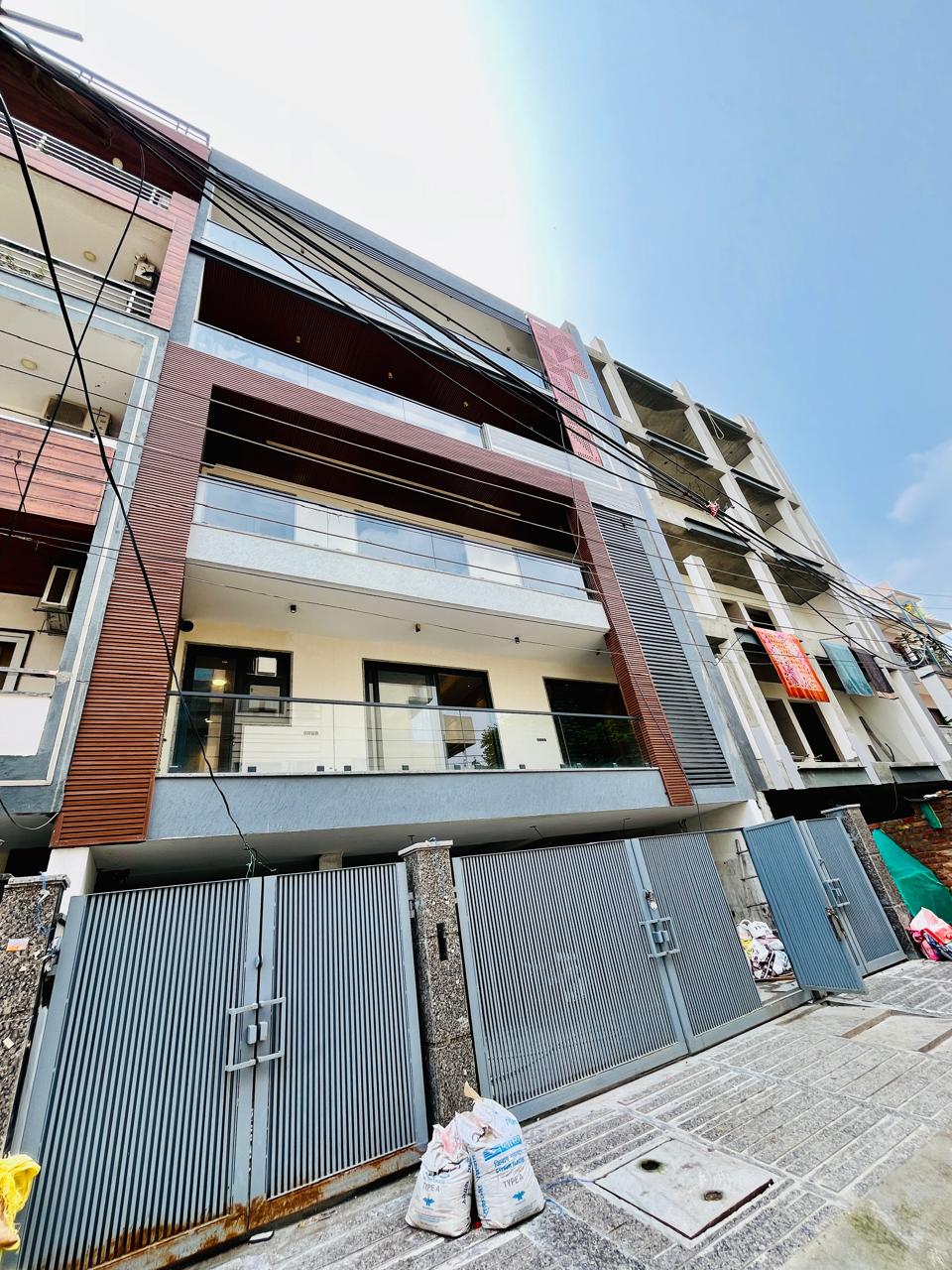 4 BHK + Servant Room,Extra Room Builder Floor For Sale in Sushant Lok 3