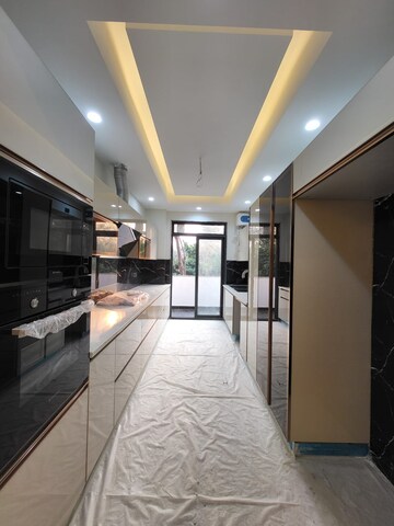 Building Lobby in 4 BHK Builder Floor at Sushant Lok 3, Sector 57 – for Sale