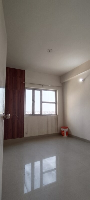 Room in 3 BHK Apartment at SARE Ebony Greens, Lal Kuan – for Sale
