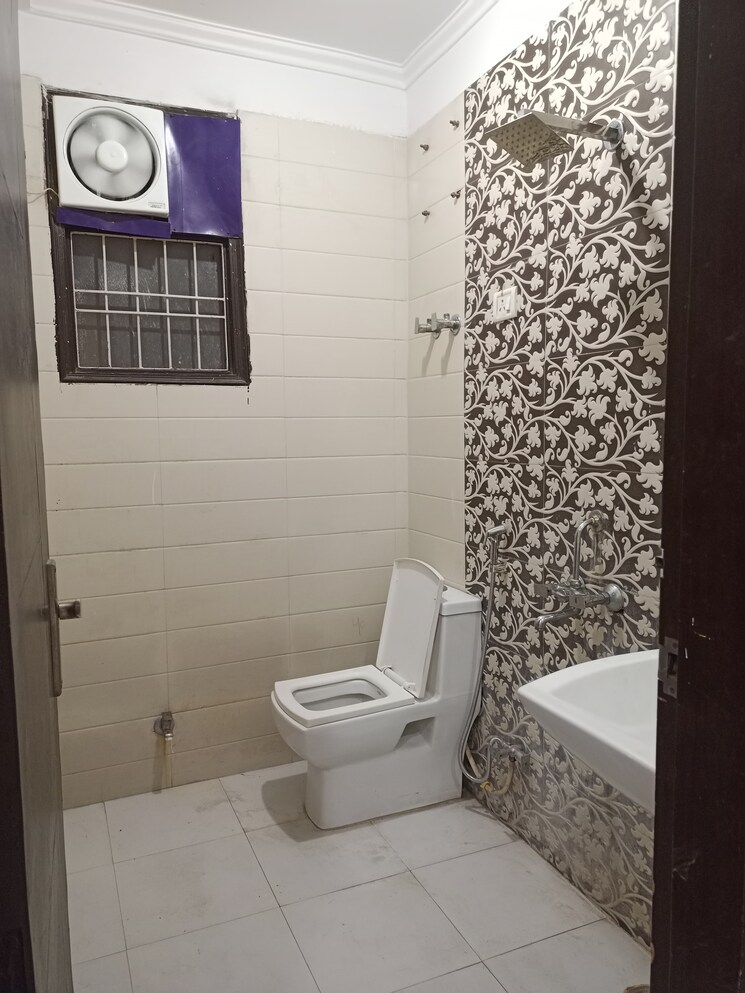 Bathroom, chattarpur 3 Bedroom 1200 Sq.Ft. Builder Floor In Chattarpur Delhi 7779511