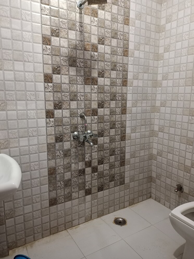 Bathroom, chattarpur 3 Bedroom 1200 Sq.Ft. Builder Floor In Chattarpur Delhi 7779511