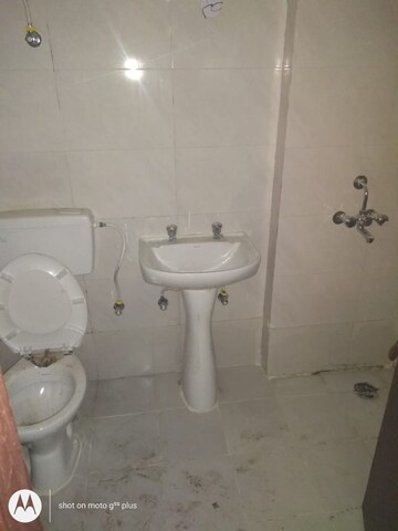 Bathroom in 3 BHK Apartment at Amolik Heights, Sector 88 – for Sale