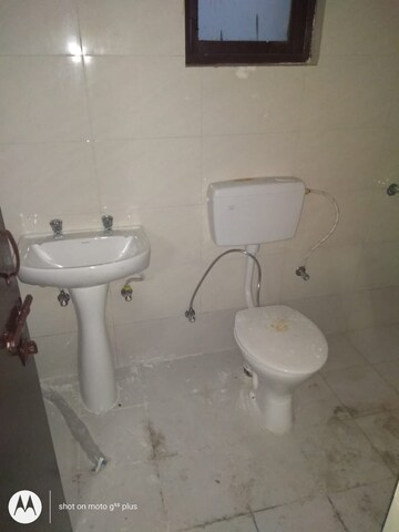 Bathroom in 3 BHK Apartment at Amolik Heights, Sector 88 – for Sale
