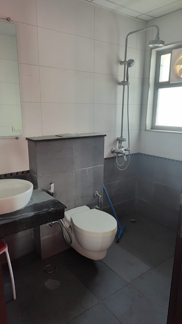 Bathroom, tata-raheja-raisina-residency 3 Bedroom 2350 Sq.Ft. Apartment In Sector 59 Gurgaon 7779742