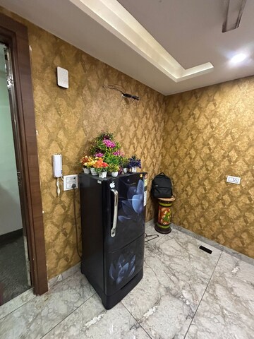 Parking in 2 BHK Builder Floor at Uttam Nagar – for Rent