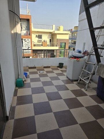 Team Area in 1 BHK Builder Floor at Dlf Phase I – for Rent