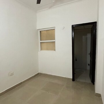 Room in 3.5 BHK Apartment at Amrapali Silicon City, Sector 76 – for Sale