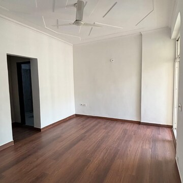 Room in 3.5 BHK Apartment at Amrapali Silicon City, Sector 76 – for Sale