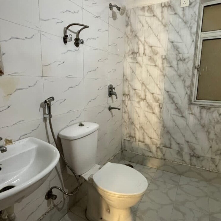 Bathroom, amrapali-silicon-city 3.5 Bedroom 1835 Sq.Ft. Apartment In Sector 76 Noida 7780333