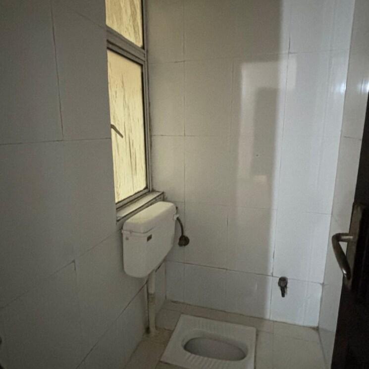 Bathroom, amrapali-silicon-city 3.5 Bedroom 1835 Sq.Ft. Apartment In Sector 76 Noida 7780333