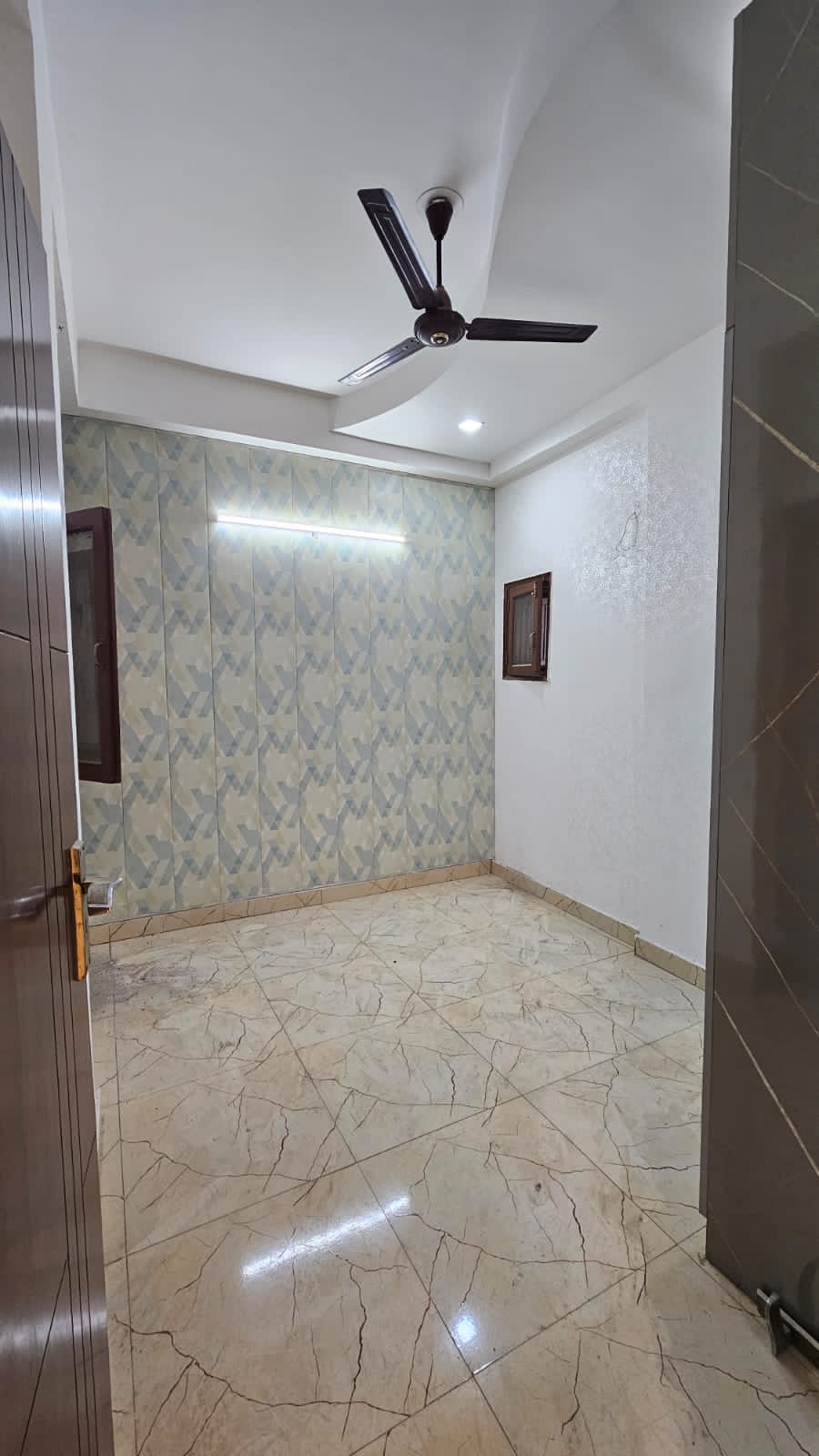 1 BHK + Pooja Room,Servant Room,Study Room,Extra Room Builder Floor For Sale in Vasundhara Sector 3