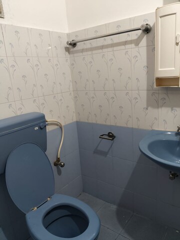 रेसिडेन्शियल फ्लॅट वर्ग फुट फॉर रेंट इन डोमलूर बैंगलोर  7780527