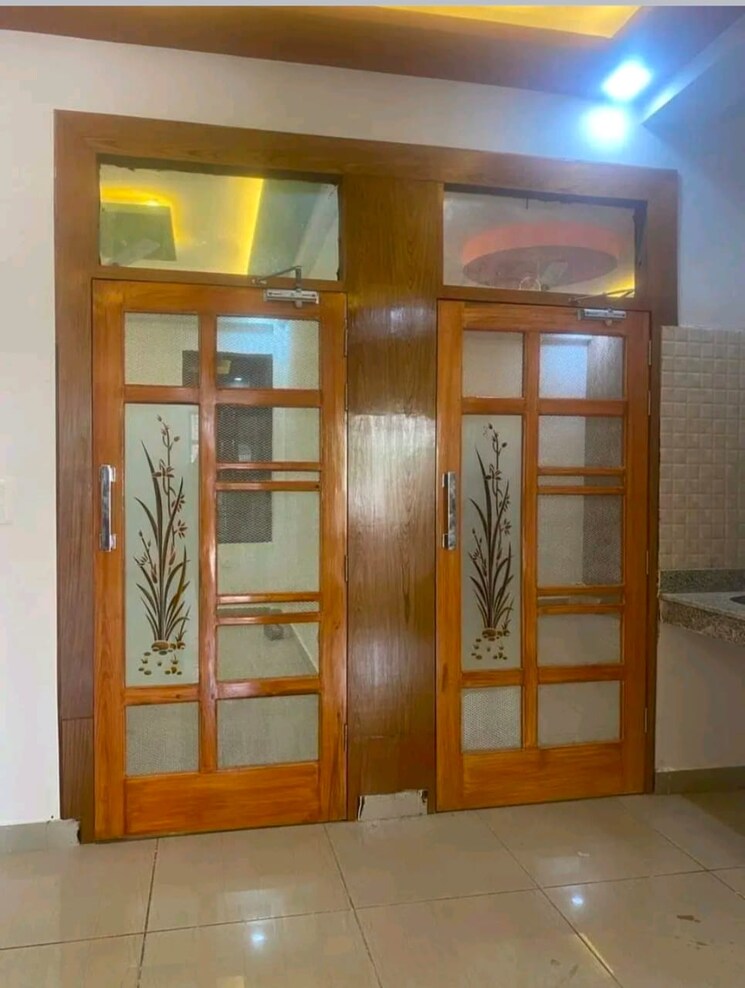 Room, modipuram 2 Bedroom 125 Sq.Yd. Penthouse In Modipuram Meerut 7780558