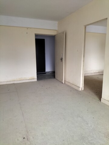 Room in 1 BHK Apartment at Sushant Golf City – for Sale