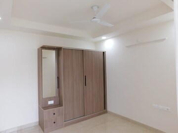 Room in 4 BHK Apartment at Niharika Skyline, Khajaguda – for Rent