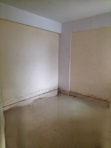 Room in 1 BHK Apartment at Sushant Golf City – for Sale