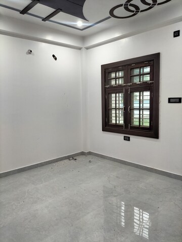 Room in 3 BHK Builder Floor at Sultanpur Road – for Rent