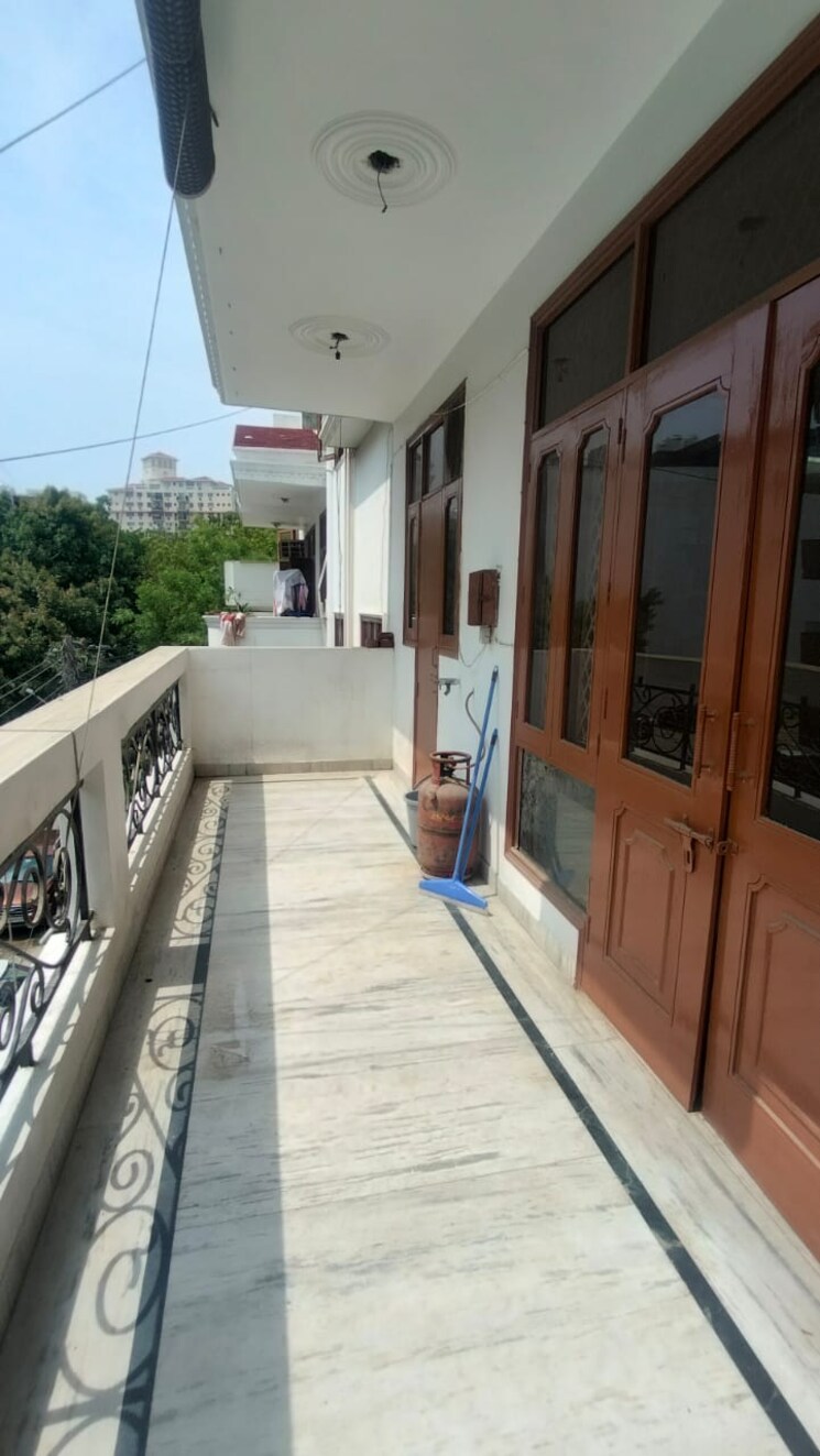 Balcony, dlf phase ii 3 Bedroom 1900 Sq.Ft. Builder Floor In Dlf Phase ii Gurgaon 7780593