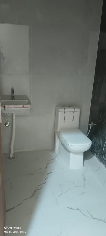 Bathroom in 4 BHK Builder Floor at Puri Pratham, Sector 84 – for Sale