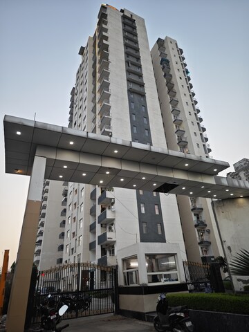 3.5 BHK Apartment – Exterior View View at AVS Orchard, Sector 77 - for Sale