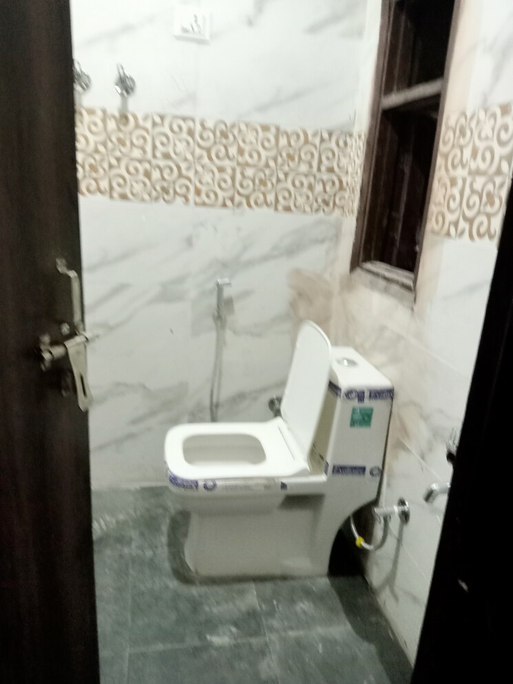 Attached Bathroom, paryavaran complex 2 Bedroom 800 Sq.Ft. Builder Floor In Paryavaran Complex Delhi 7781082