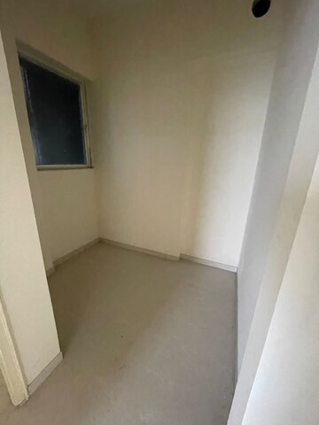 Room in 2.5 BHK Apartment at Vijay Orovia, Ghodbunder Road – for Sale