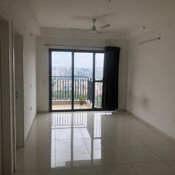 Room in 2 BHK Apartment at Amanora Gold Towers, Hadapsar – for Sale