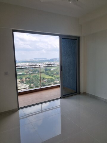 Room in 2 BHK Apartment at Amanora Ascent Towers, Hadapsar – for Sale