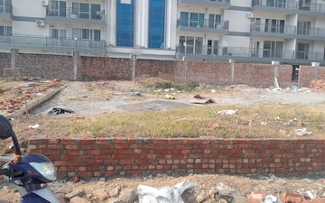Plot For Sale in JakhaN-Rajpur Road