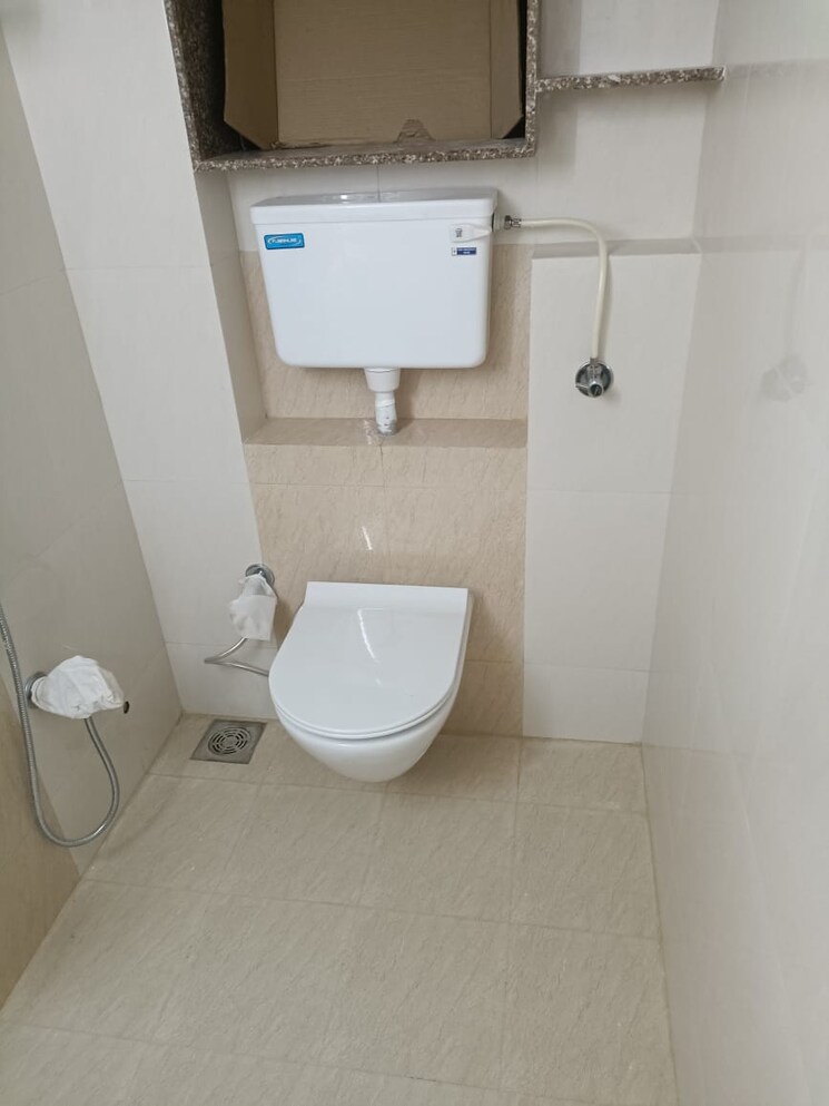 Bathroom, rustomjee-7-jvpd 2 Bedroom 840 Sq.Ft. Apartment In Juhu Mumbai 7781844