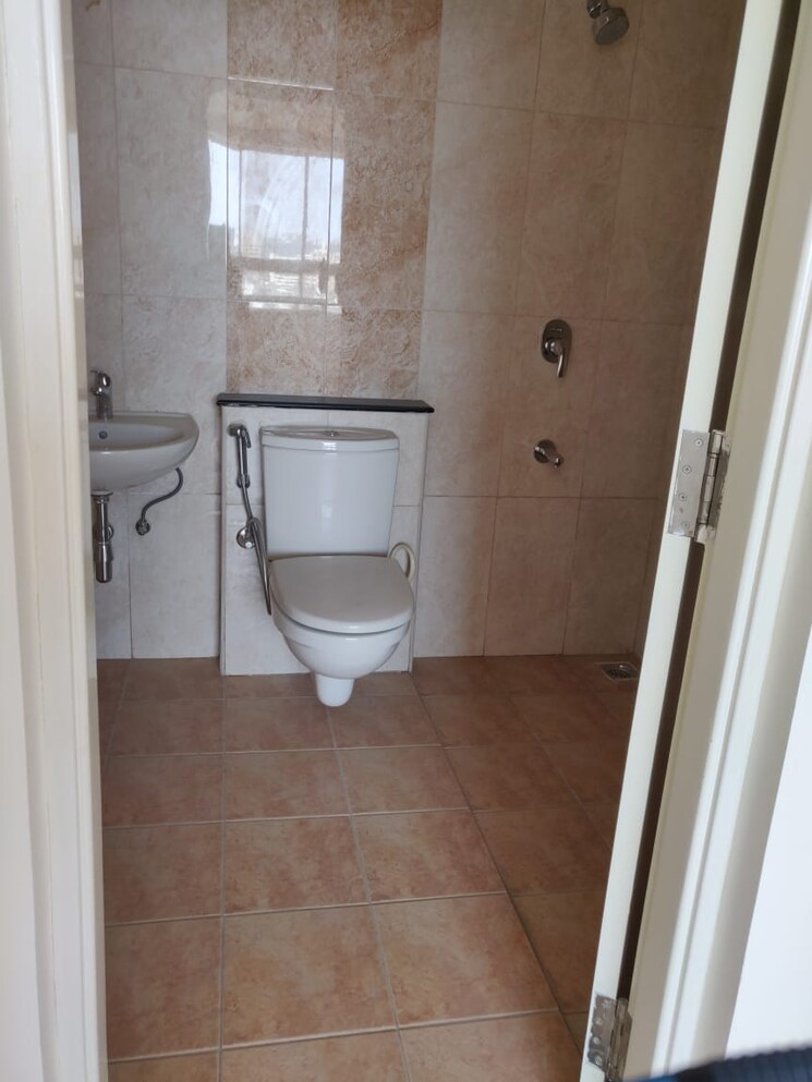 Bathroom, mantri-lithos 2 Bedroom 1435 Sq.Ft. Apartment In Thanisandra Bangalore 7781853