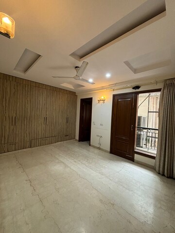 Room in 4 BHK Apartment at Tata Primanti-Tower Residences, Sector 72 – for Sale