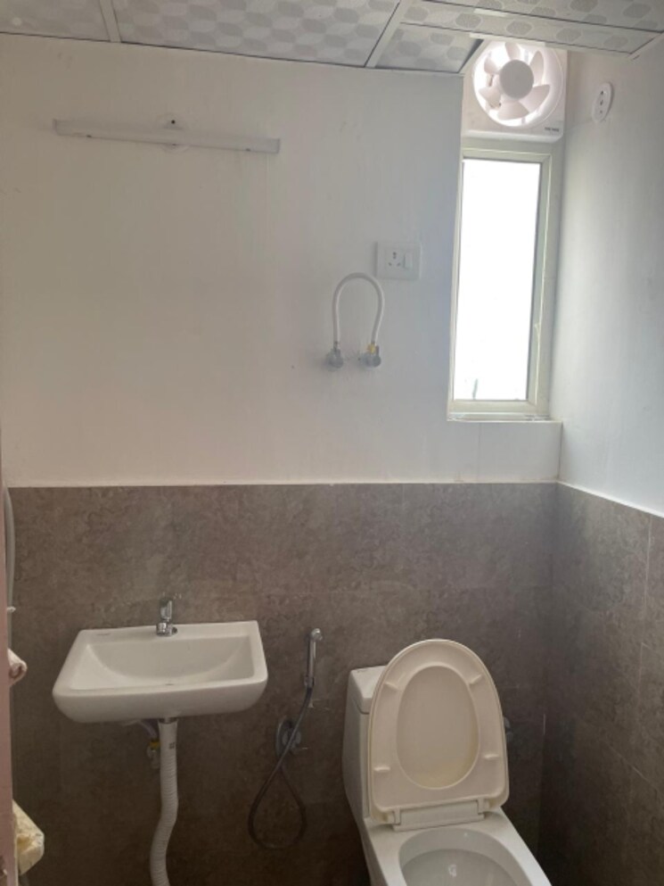 Bathroom, suncity-avenue-76 2 Bedroom 635 Sq.Ft. Apartment In Sector 76 Gurgaon 7781979