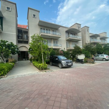 4 BHK Builder Floor – Exterior View View at BPTP Amstoria, Sector 102 - for Sale