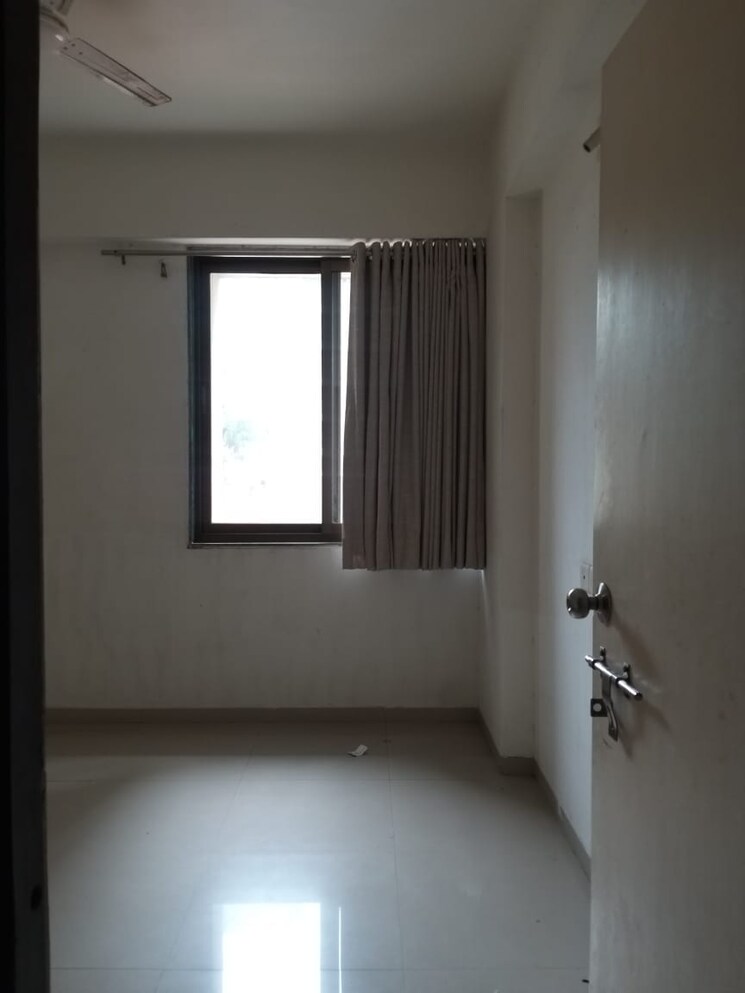 Room, vaishnodevi circle 3 Bedroom 1650 Sq.Ft. Apartment In Vaishnodevi Circle Ahmedabad 7782637