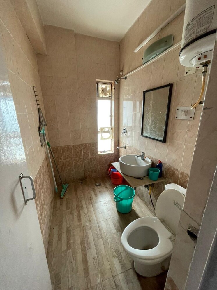 Bathroom, vasant kunj 3.5 Bedroom 1800 Sq.Ft. Apartment In Vasant Kunj Delhi 7782509