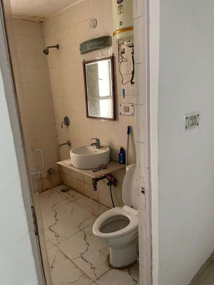Bathroom, vasant kunj 3.5 Bedroom 1800 Sq.Ft. Apartment In Vasant Kunj Delhi 7782509