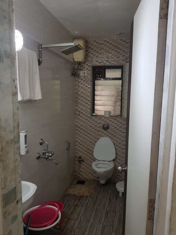 Bathroom, raj-spaces-apartment 2 Bedroom 1100 Sq.Ft. Apartment In Goregaon West Mumbai 7782789