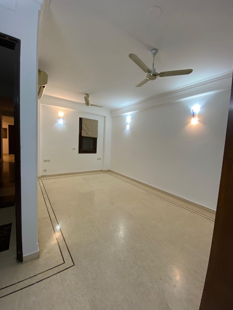 Room, kailash colony 4 Bedroom 500 Sq.Yd. Builder Floor In Kailash Colony Delhi 7783004