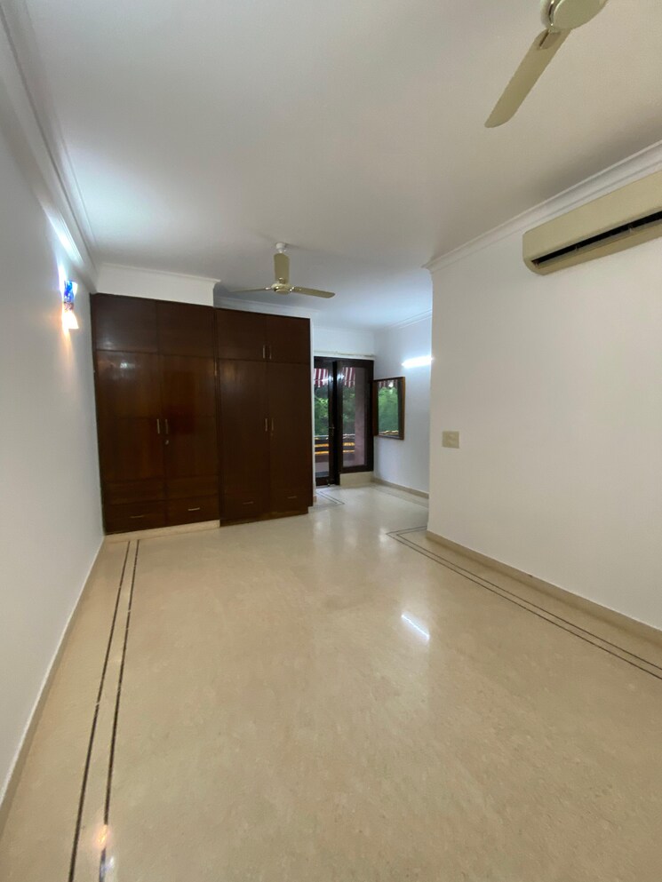 Room, kailash colony 4 Bedroom 500 Sq.Yd. Builder Floor In Kailash Colony Delhi 7783004